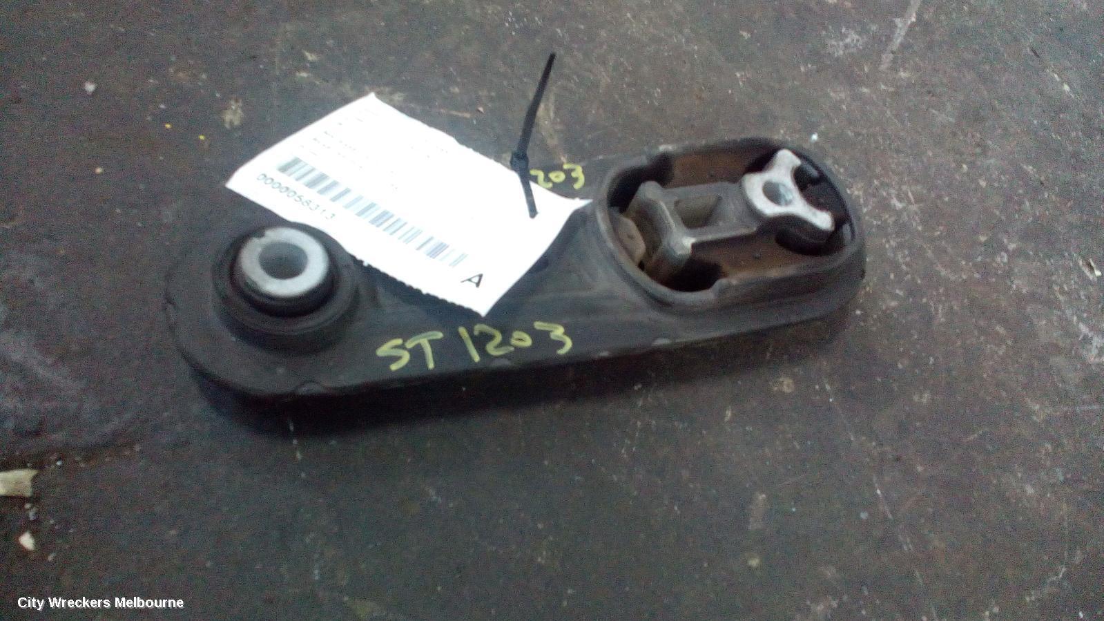 NISSAN PULSAR 2013 Mount