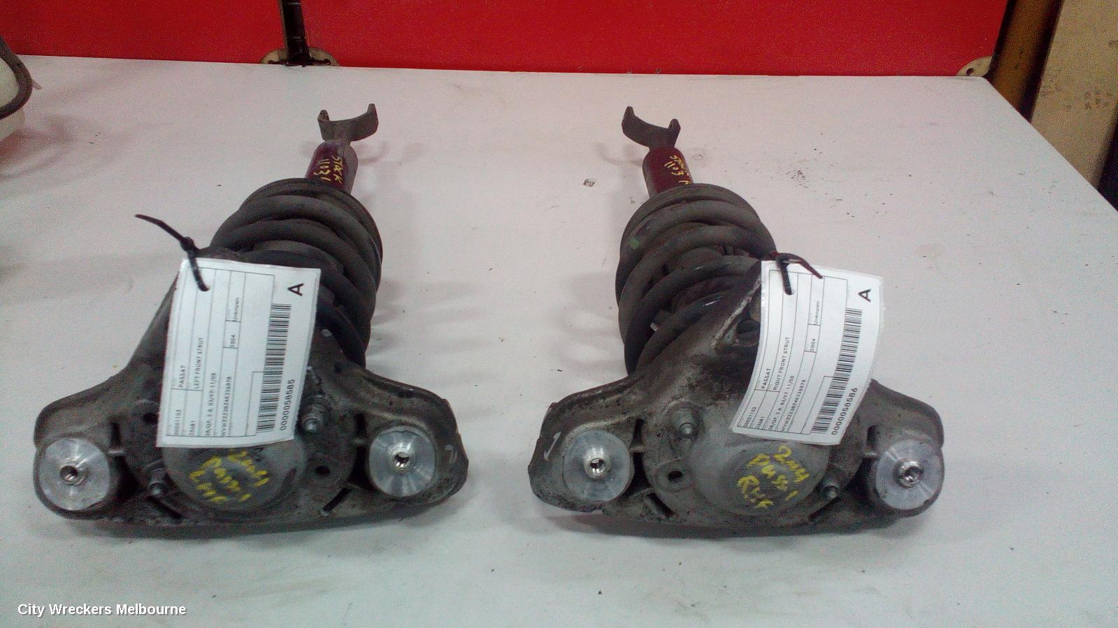 VOLKSWAGEN PASSAT 2004 Right Front Strut