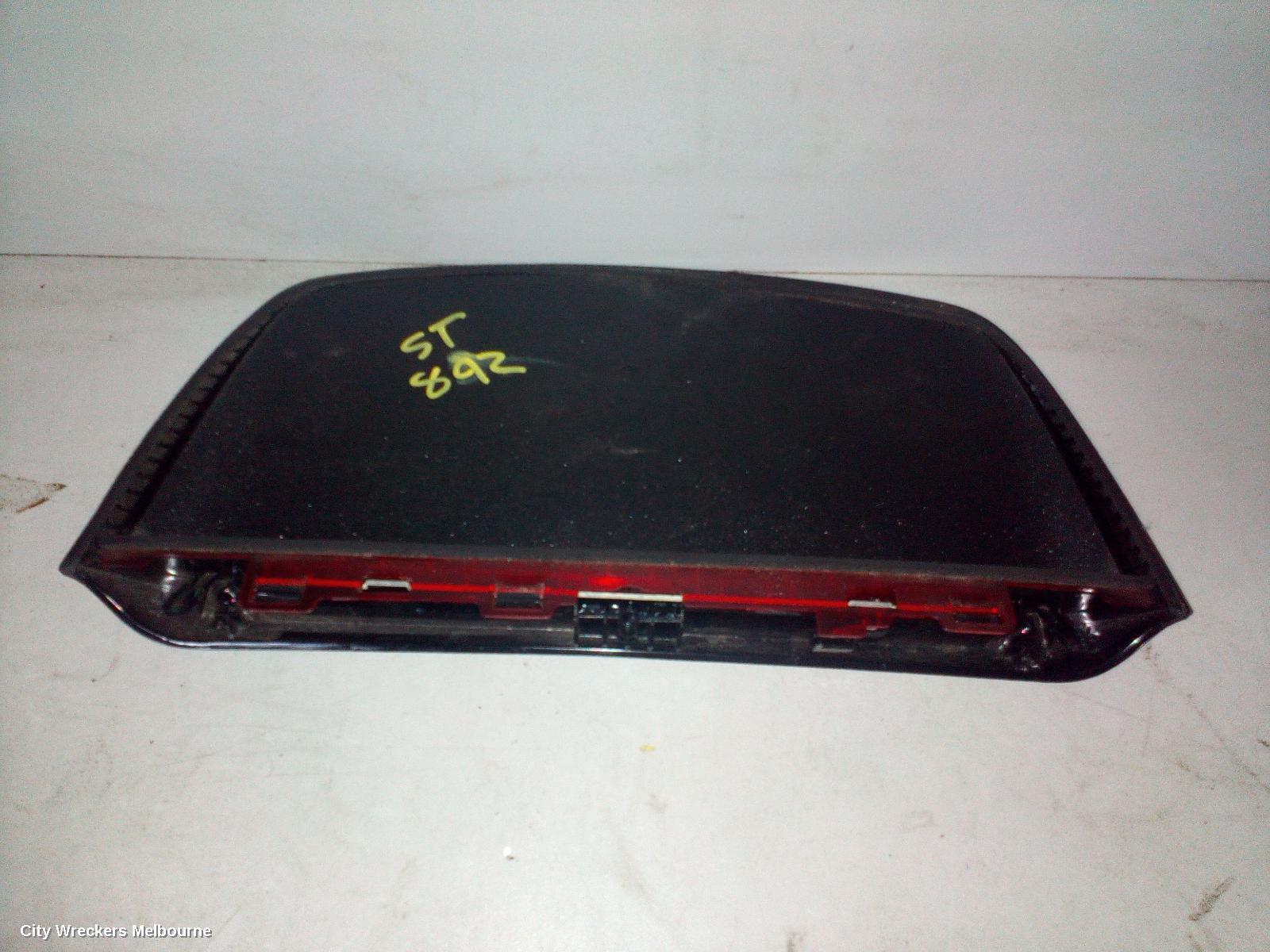 HOLDEN COMMODORE 2015 High Level Stoplight
