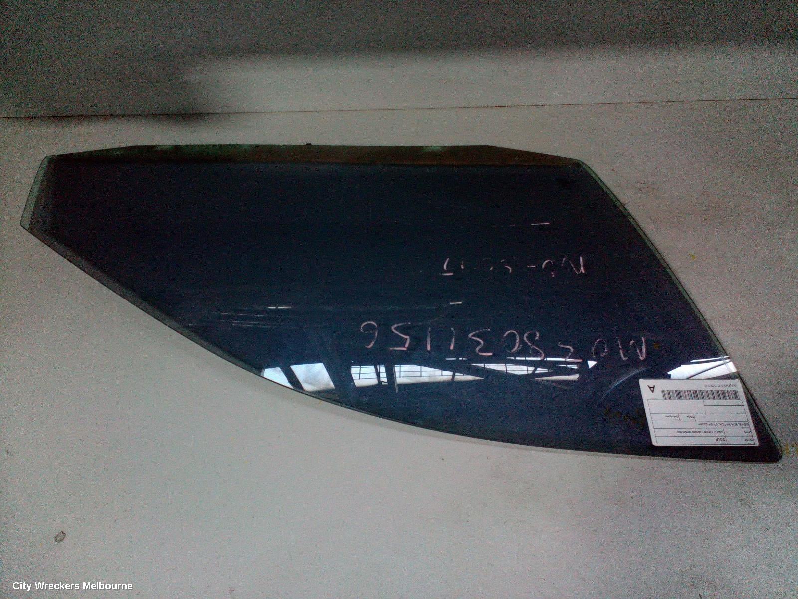 VOLKSWAGEN GOLF 2004 Right Front Door Window