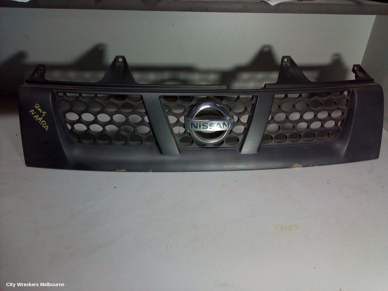 NISSAN NAVARA 2005 Grille
