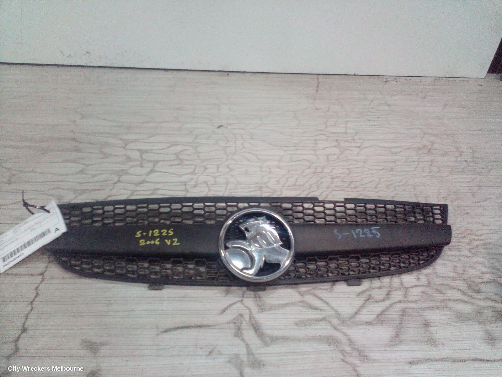 HOLDEN COMMODORE 2006 Grille