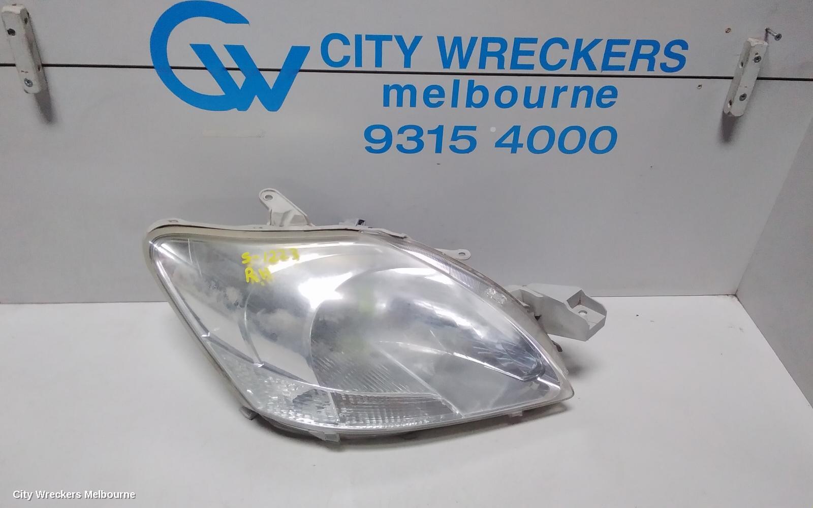 TOYOTA YARIS 2009 Right Headlamp