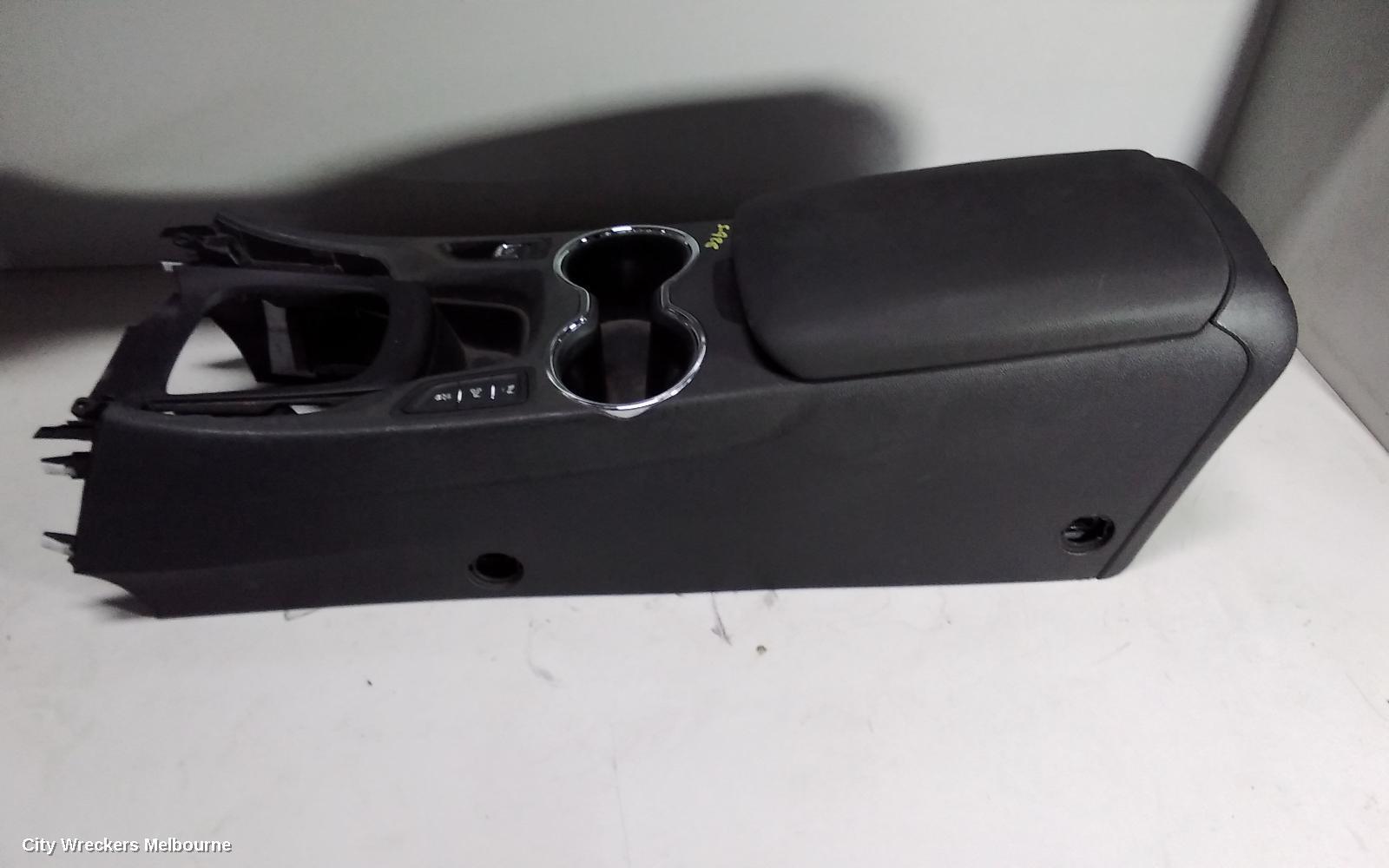 HOLDEN COMMODORE 2014 Console