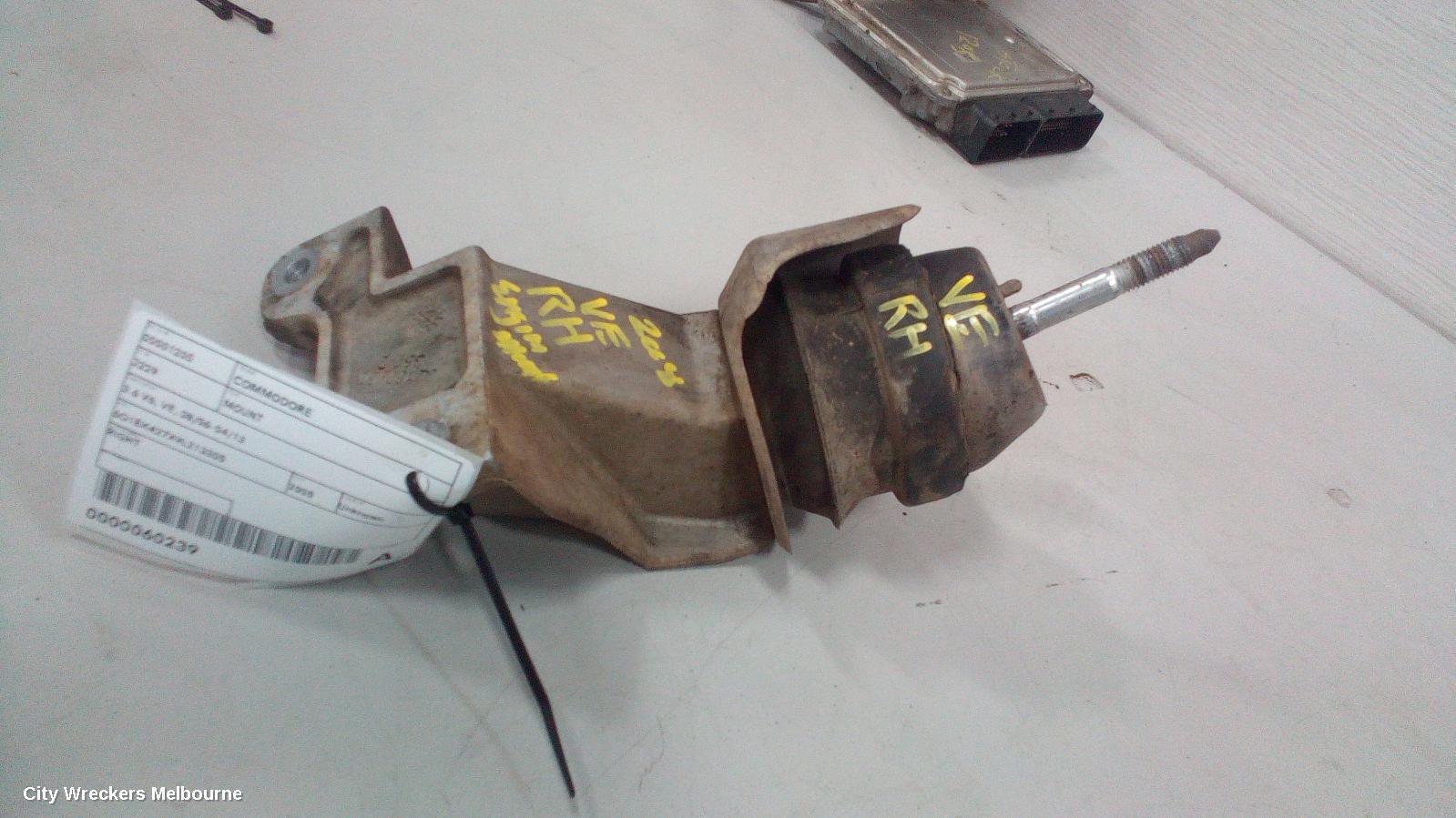HOLDEN COMMODORE 2008 Mount