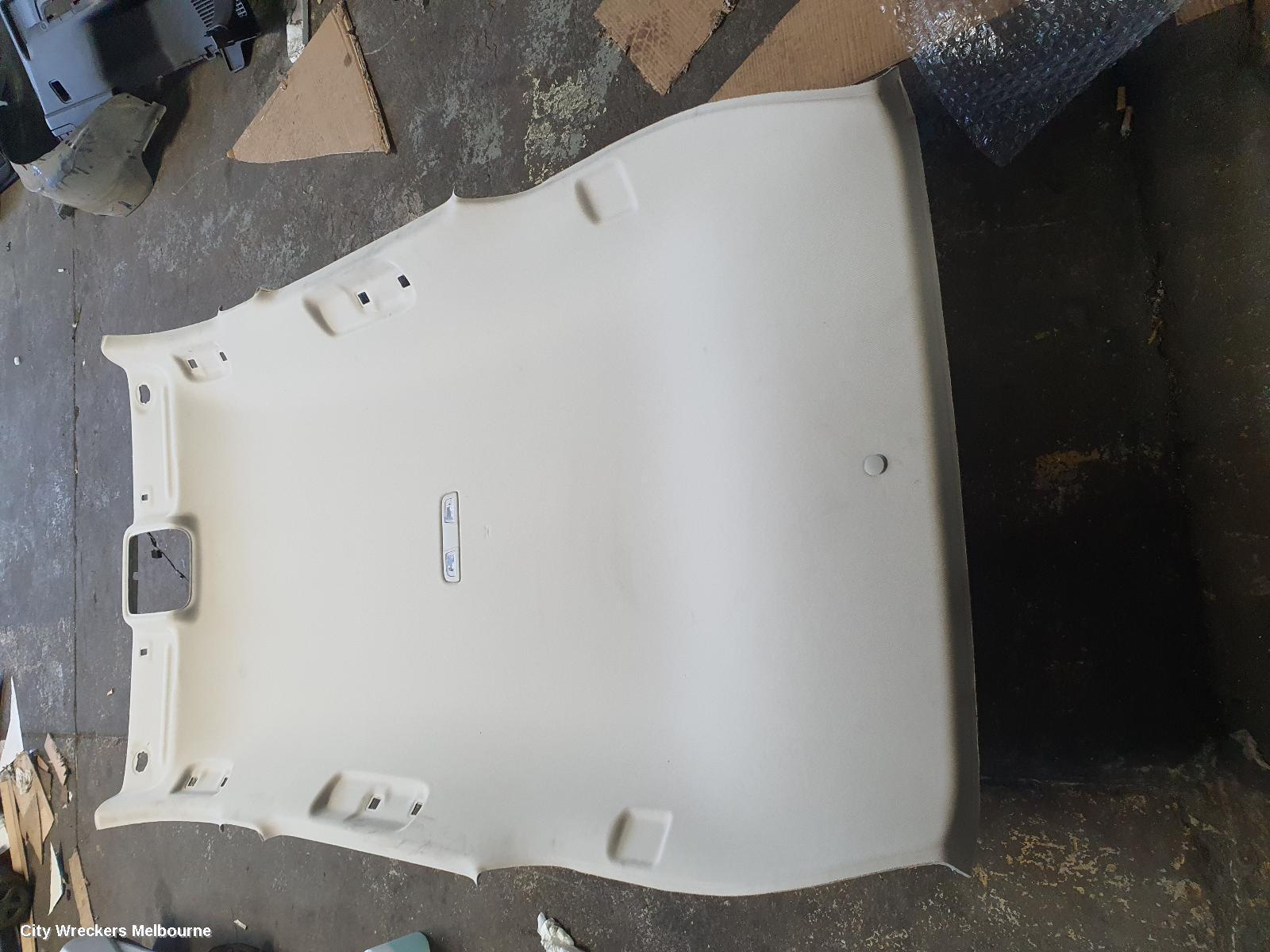 HOLDEN COMMODORE 2018 Hoodlining