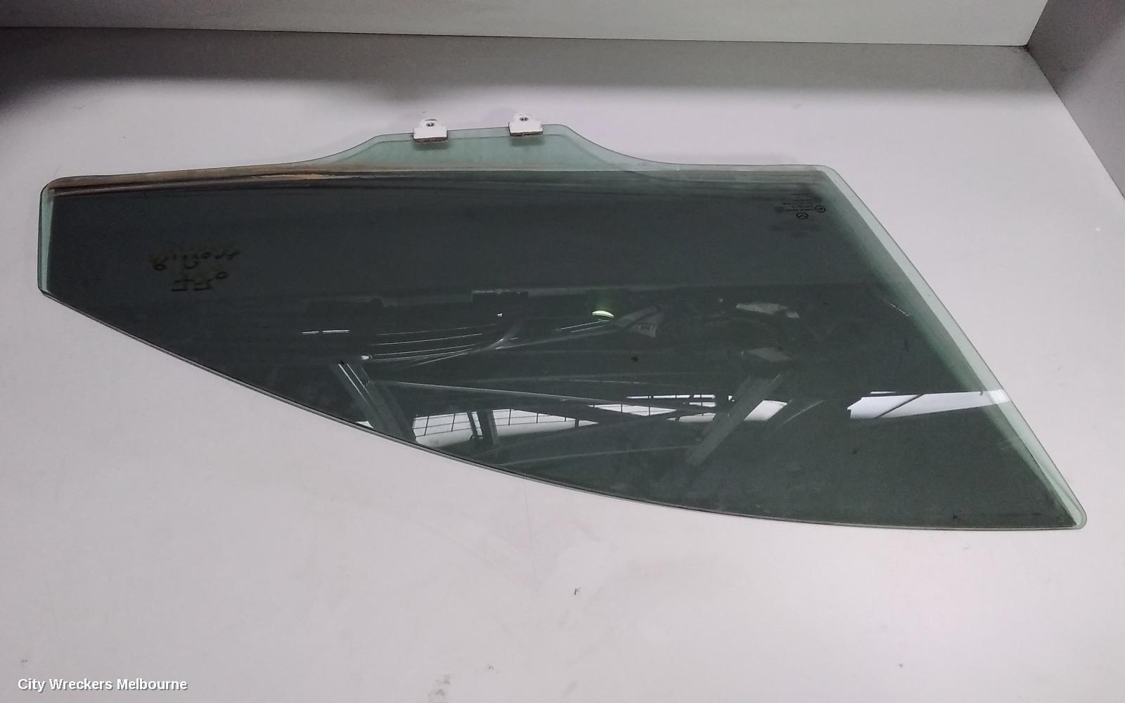 MAZDA 3 2014 Right Front Door Window