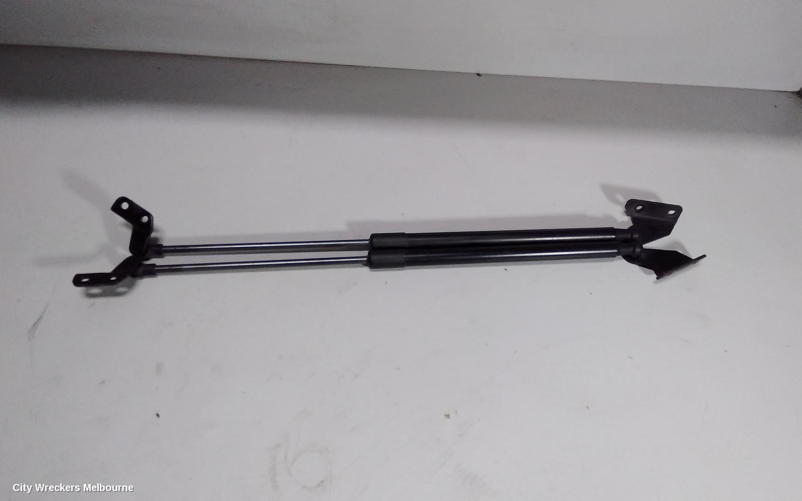NISSAN DUALIS 2011 Hatch Strut