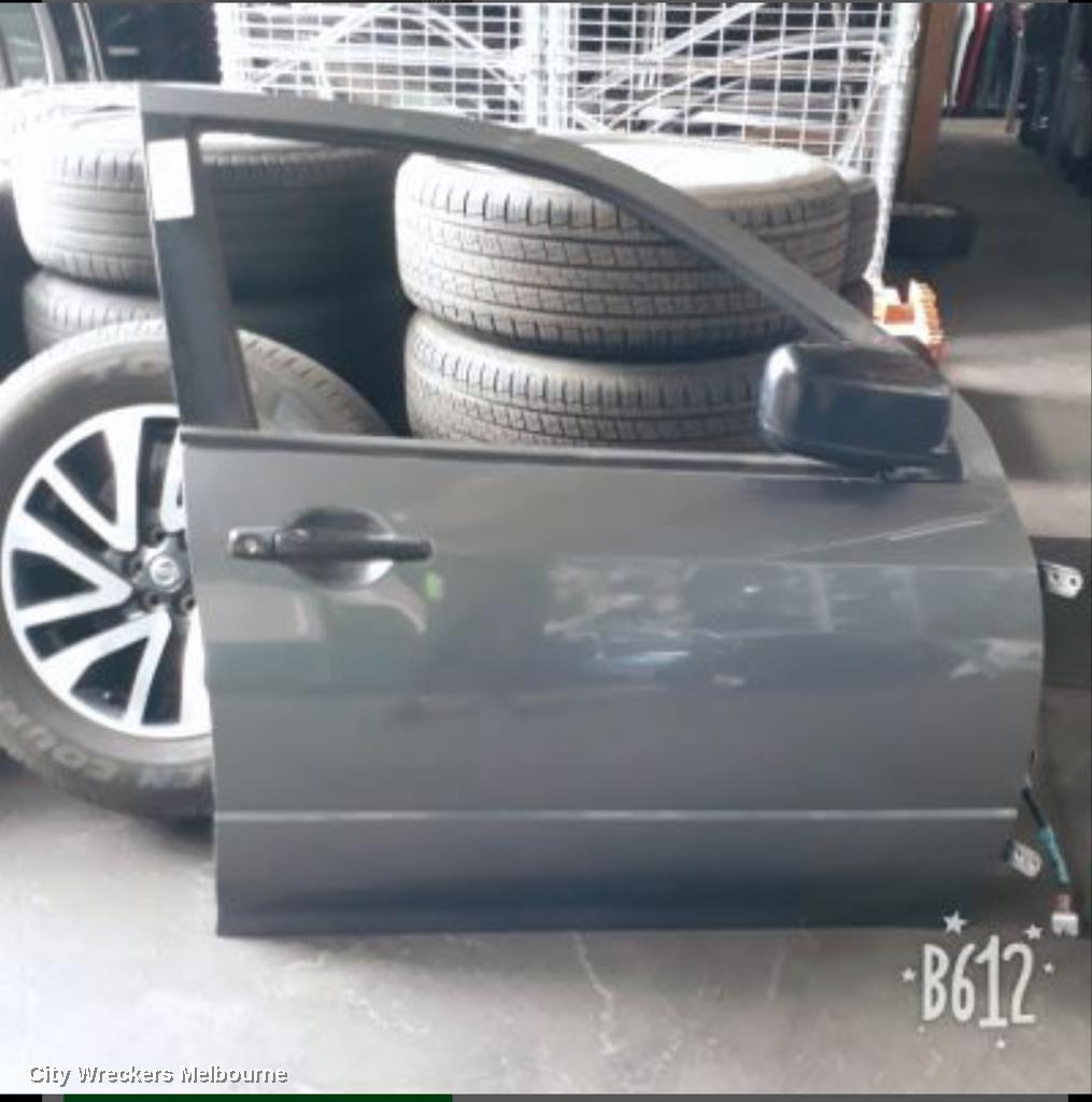 MITSUBISHI OUTLANDER 2006 Right Front Door