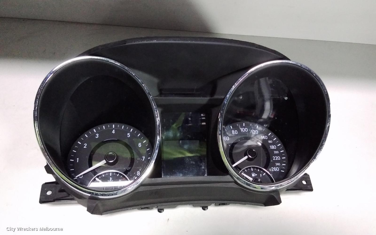 HOLDEN COMMODORE 2015 Instrument Cluster