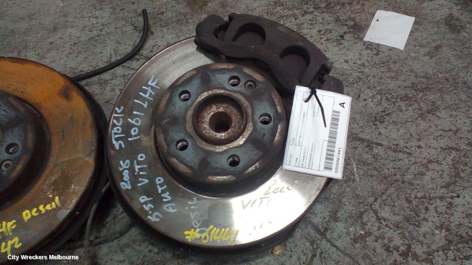 MERCEDES VITO 2008 Left Front Hub Assembly