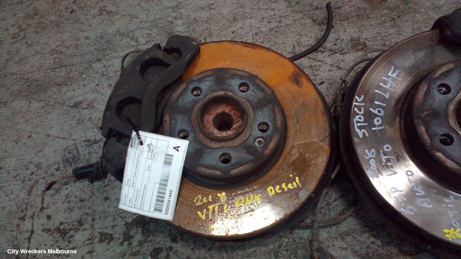 MERCEDES VITO 2008 Right Front Hub Assembly
