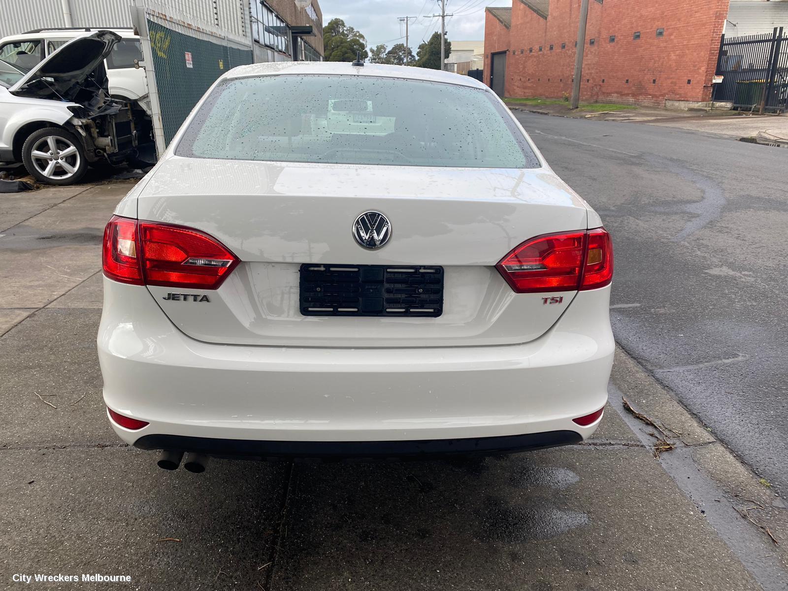 VOLKSWAGEN JETTA 2013 Left Front Door