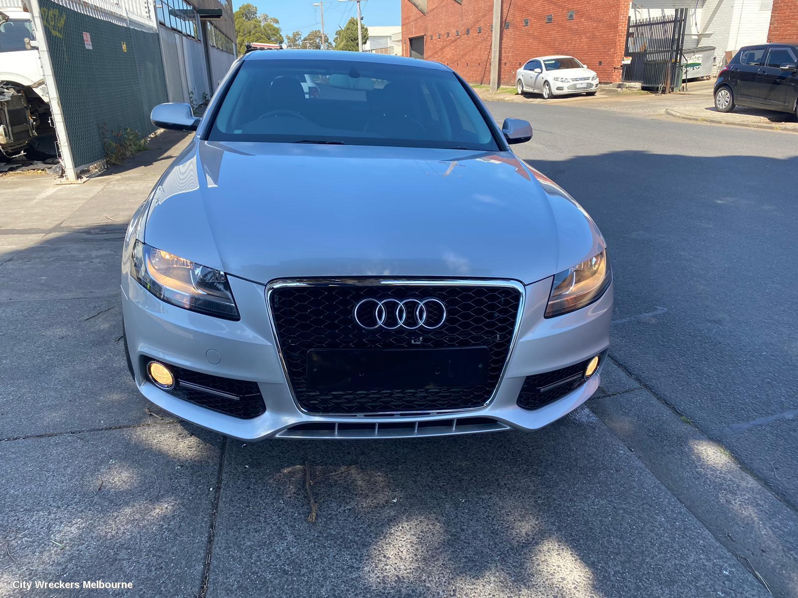 AUDI A4 2011 Right Headlamp