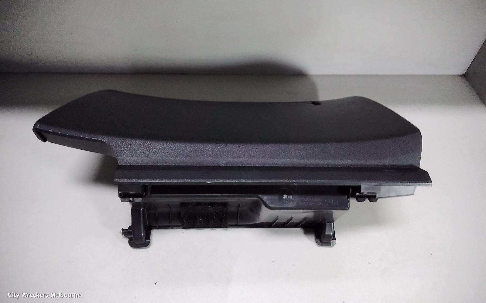 NISSAN XTRAIL 2016 Glove Box