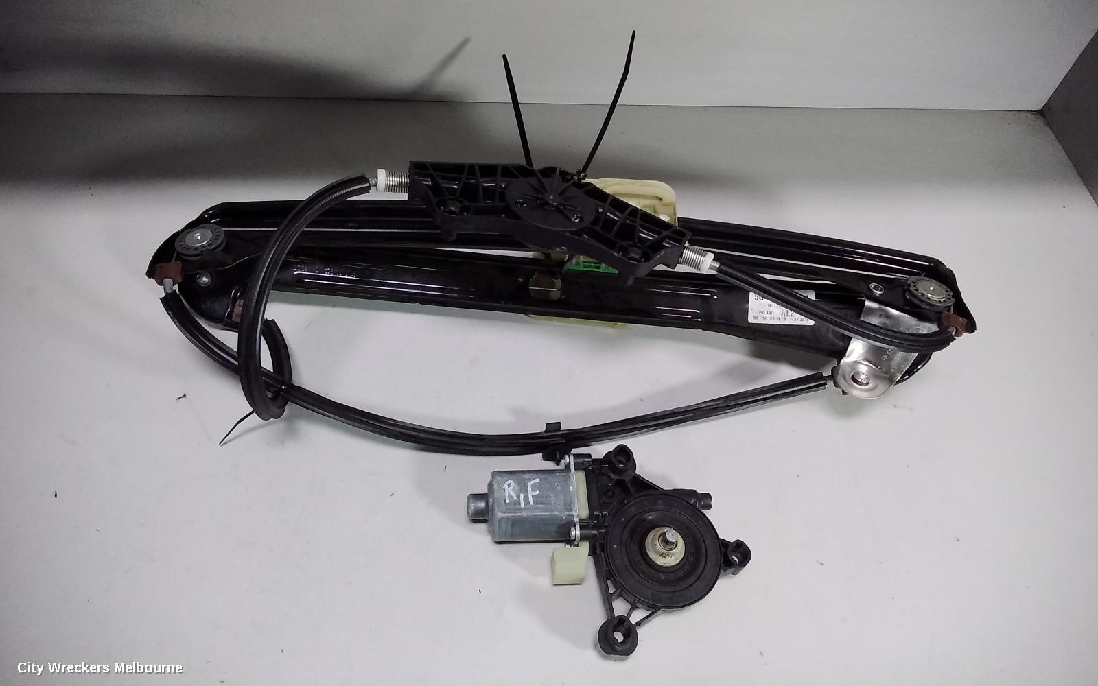 VOLKSWAGEN GOLF 2014 Right Front Window Reg/Motor