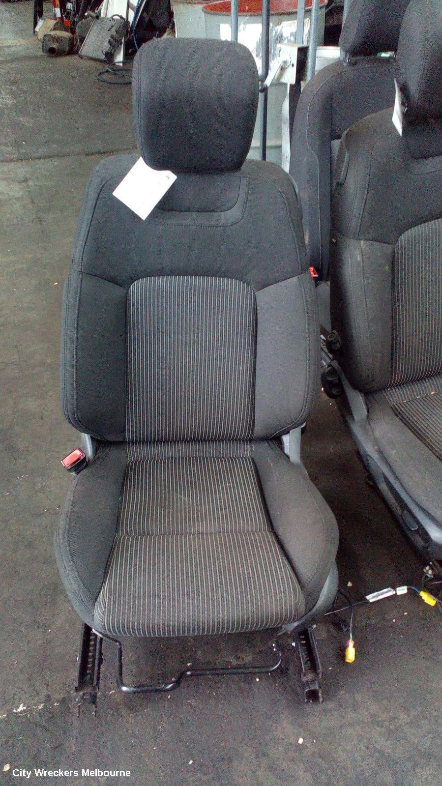 HOLDEN COMMODORE 2011 Front Seat
