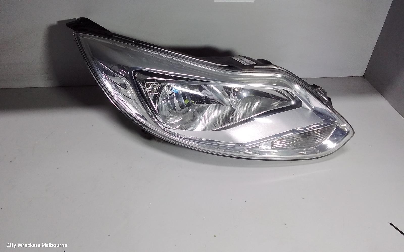 FORD FOCUS 2011 Right Headlamp