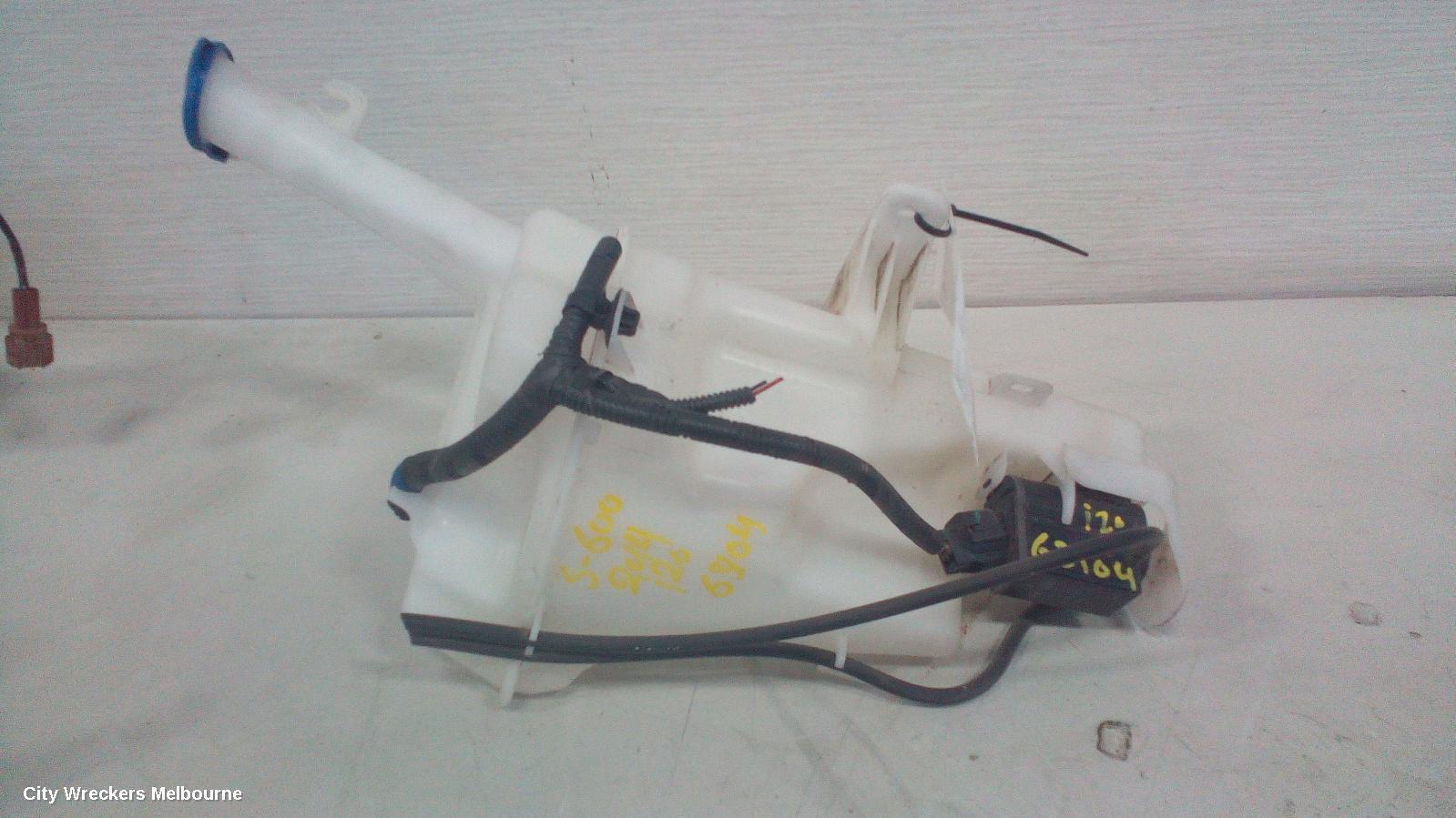 HYUNDAI I20 2014 Washer Bottle