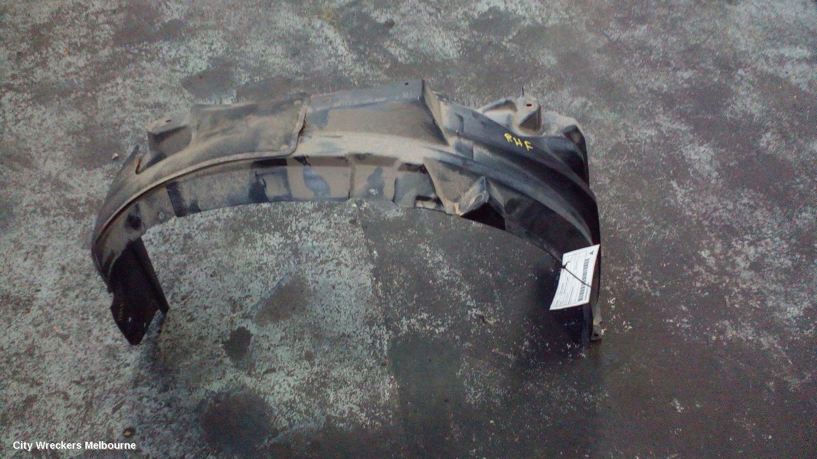 MITSUBISHI OUTLANDER 2014 Right Guard Liner