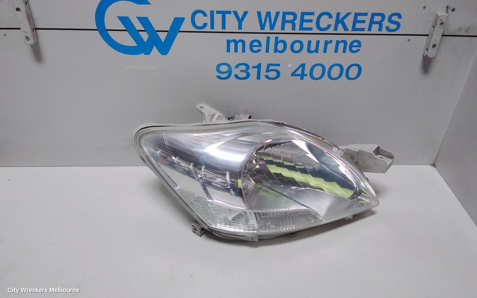 TOYOTA YARIS 2010 Right Headlamp