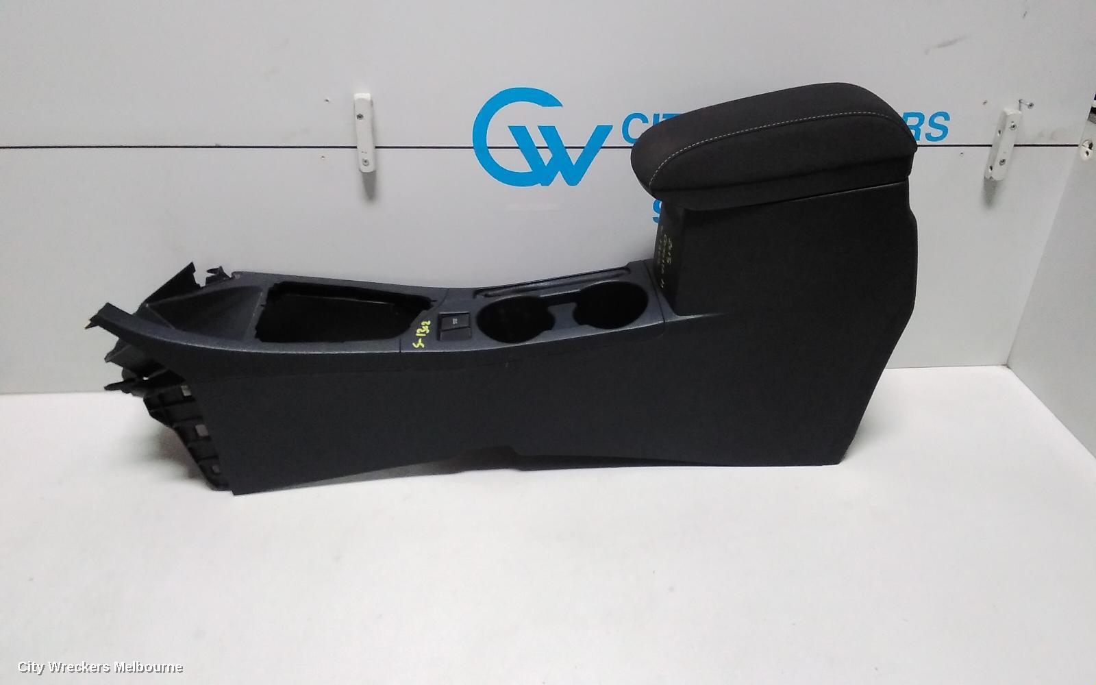 TOYOTA COROLLA 2015 Console