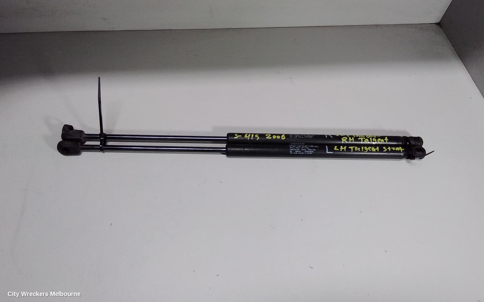 MITSUBISHI OUTLANDER 2006 Hatch Strut