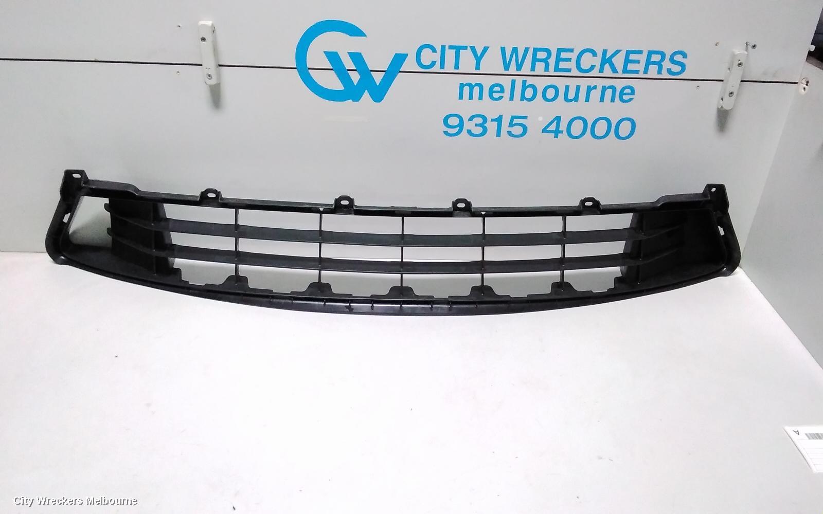 TOYOTA TARAGO 2017 Grille