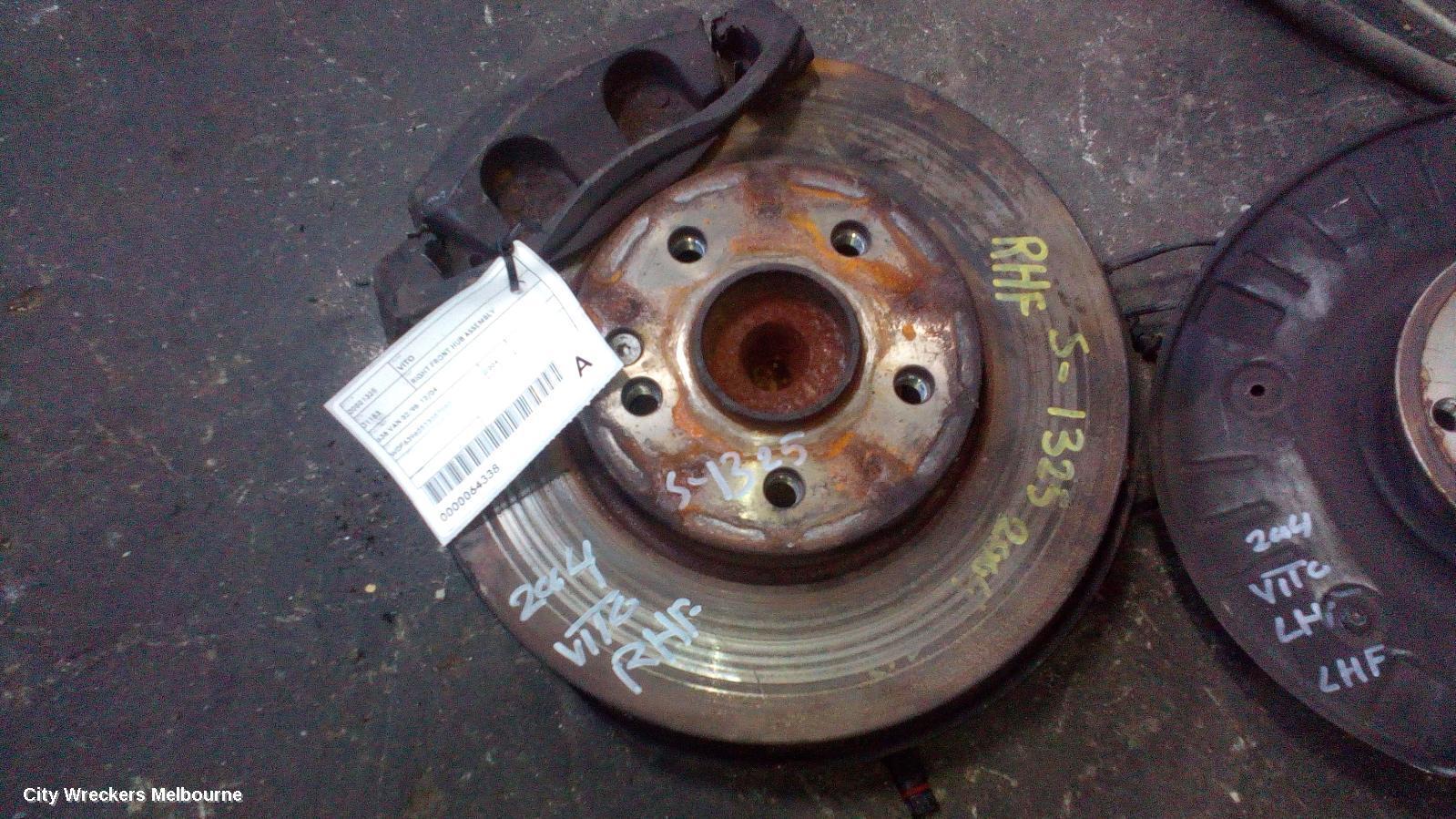 MERCEDES VITO 2004 Right Front Hub Assembly