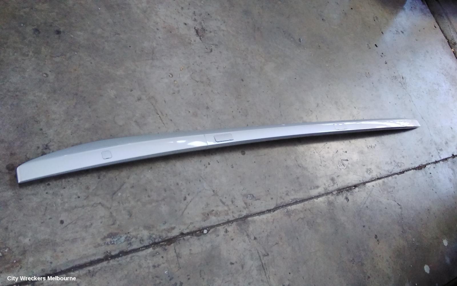 TOYOTA KLUGER 2015 Roof Rail