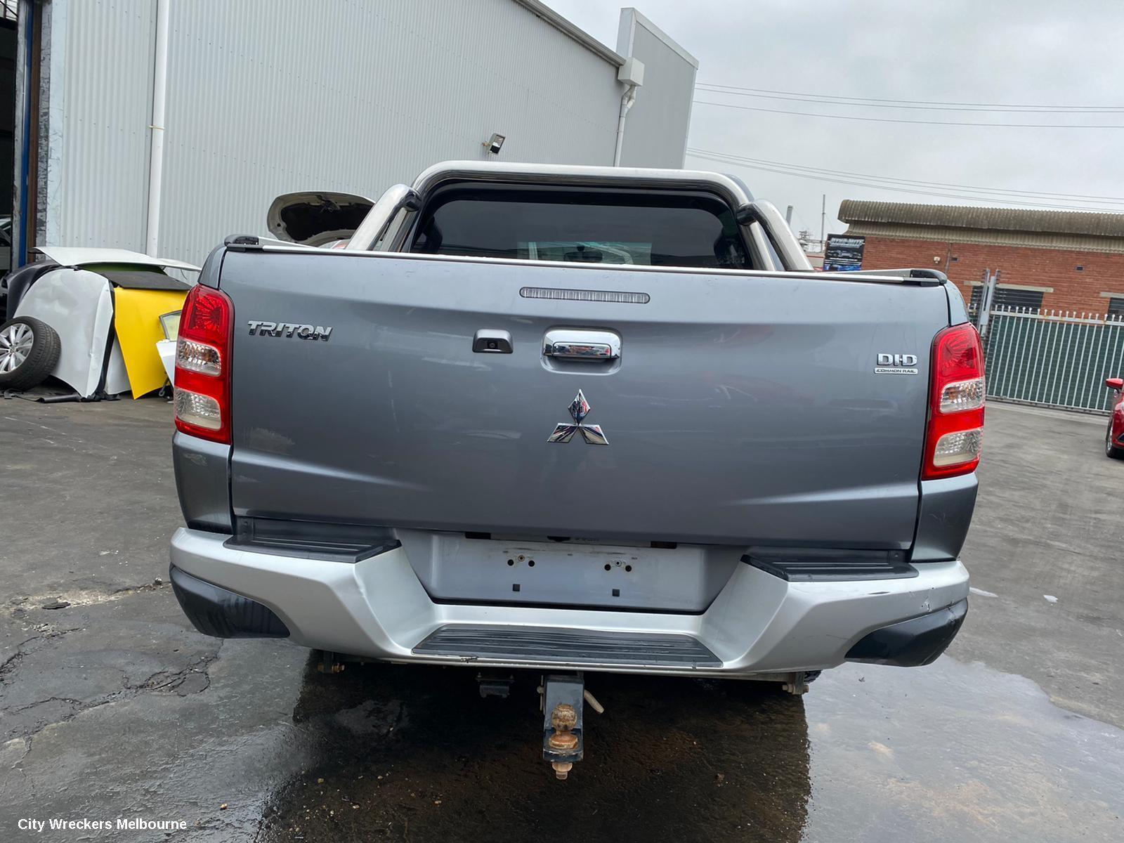 MITSUBISHI TRITON 2016 RIGHT_REAR_DOOR_SLIDING