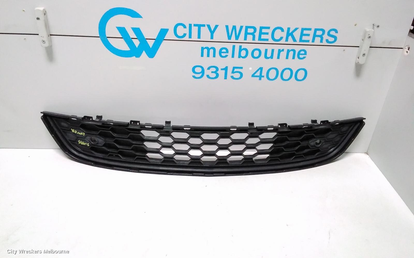 HOLDEN COMMODORE 2014 Grille