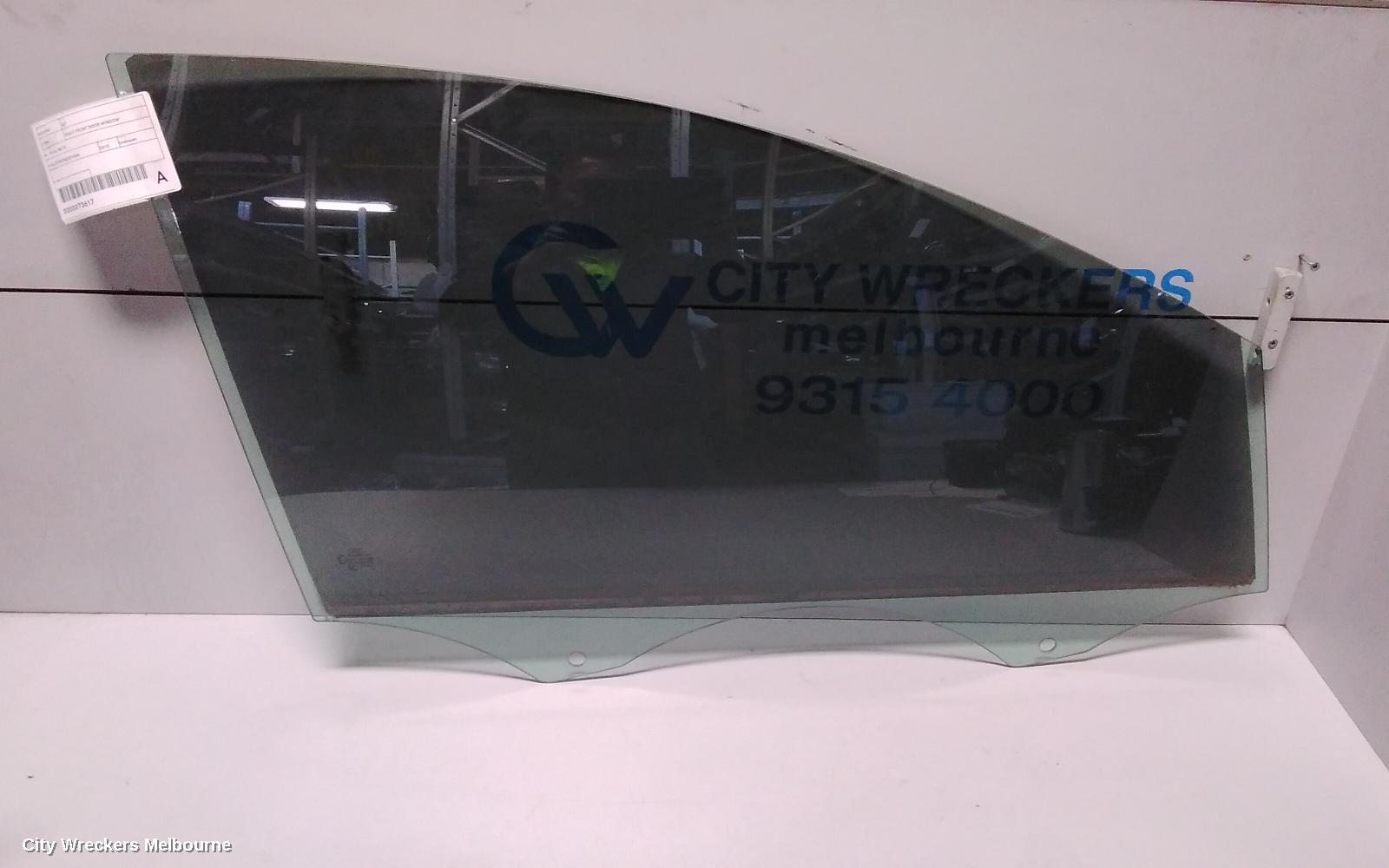 AUDI Q7 2010 Right Front Door Window