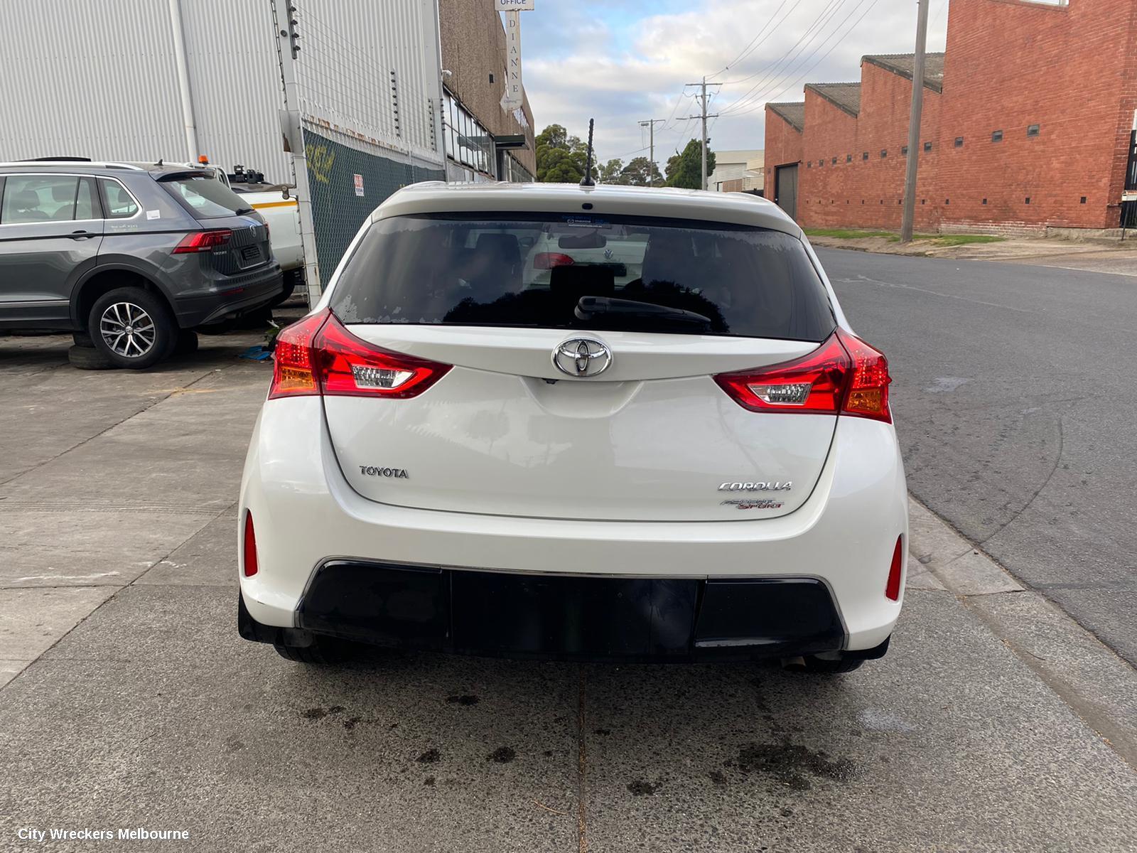 TOYOTA COROLLA 2013 Radiator