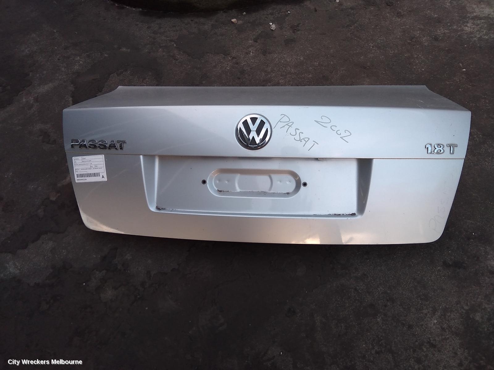 VOLKSWAGEN PASSAT 2002 Bootlid/Tailgate