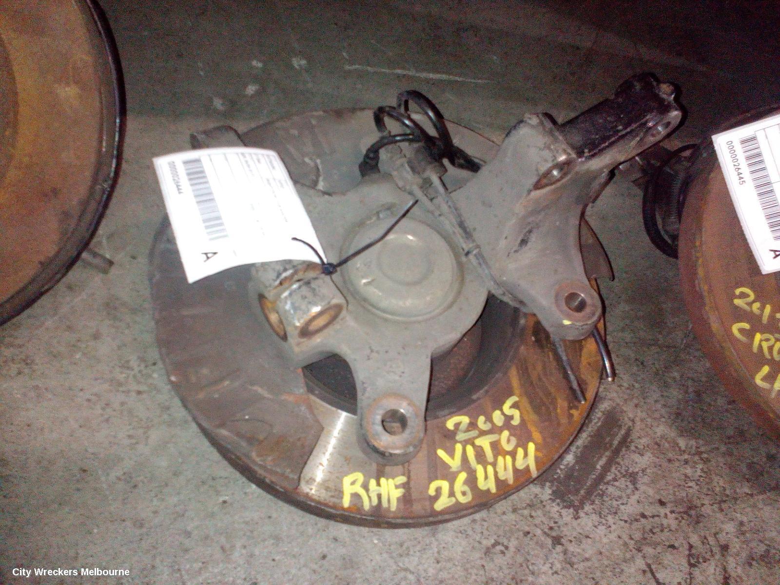 MERCEDES VITO 2005 Right Front Hub Assembly