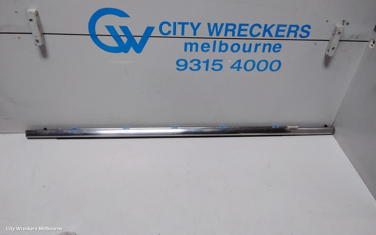 TOYOTA KLUGER 2015 Body/Door Mould