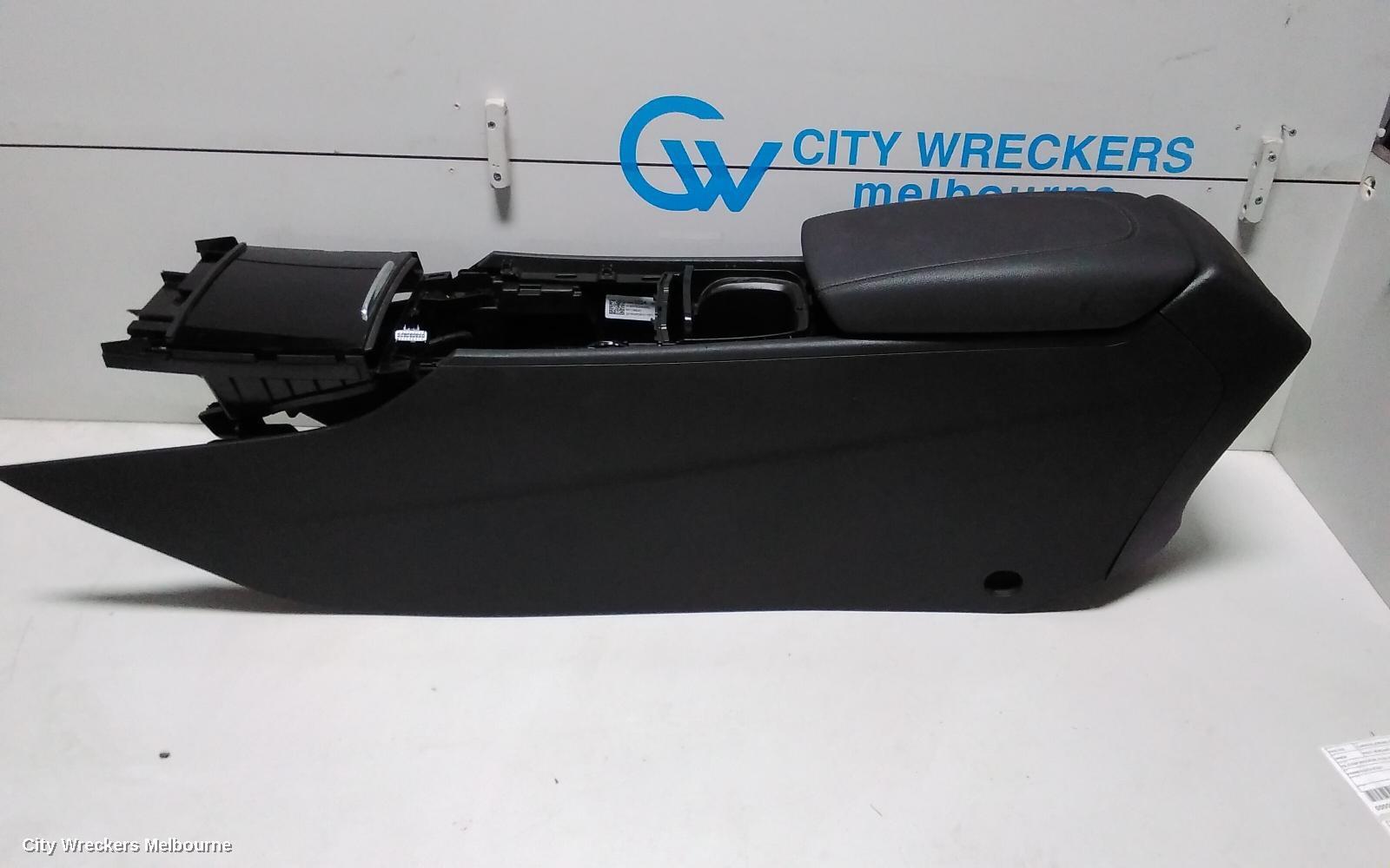 HOLDEN COMMODORE 2018 Console
