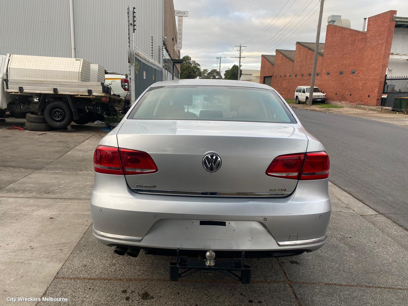 VOLKSWAGEN PASSAT 2012 Bootlid/Tailgate