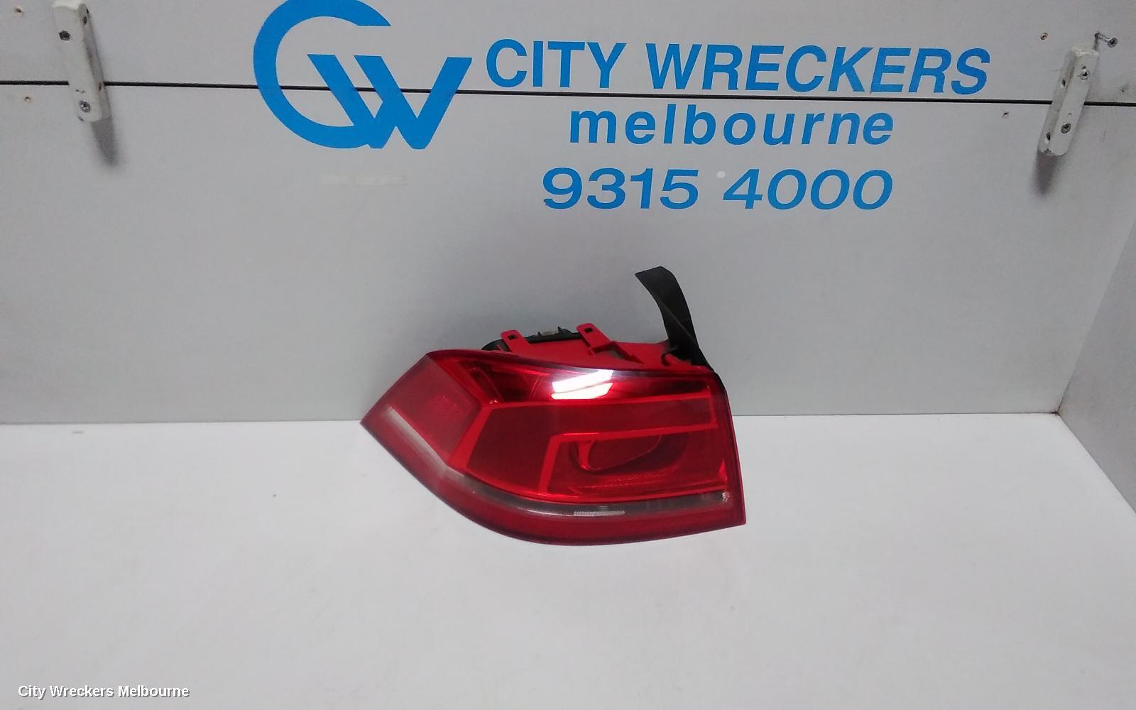 VOLKSWAGEN PASSAT 2012 Left Taillight