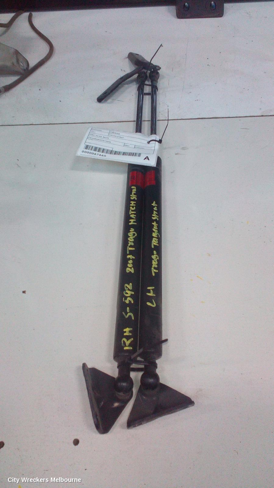 TOYOTA TARAGO 2007 Hatch Strut