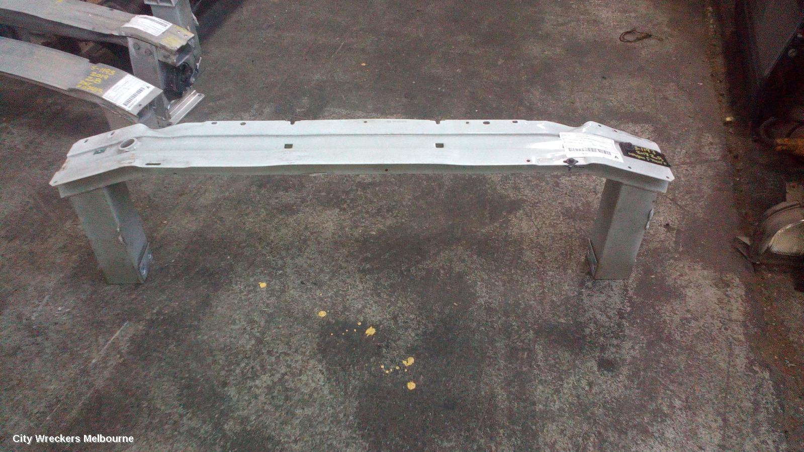 HOLDEN COMMODORE 2018 F/Bar Reinforc/Brack