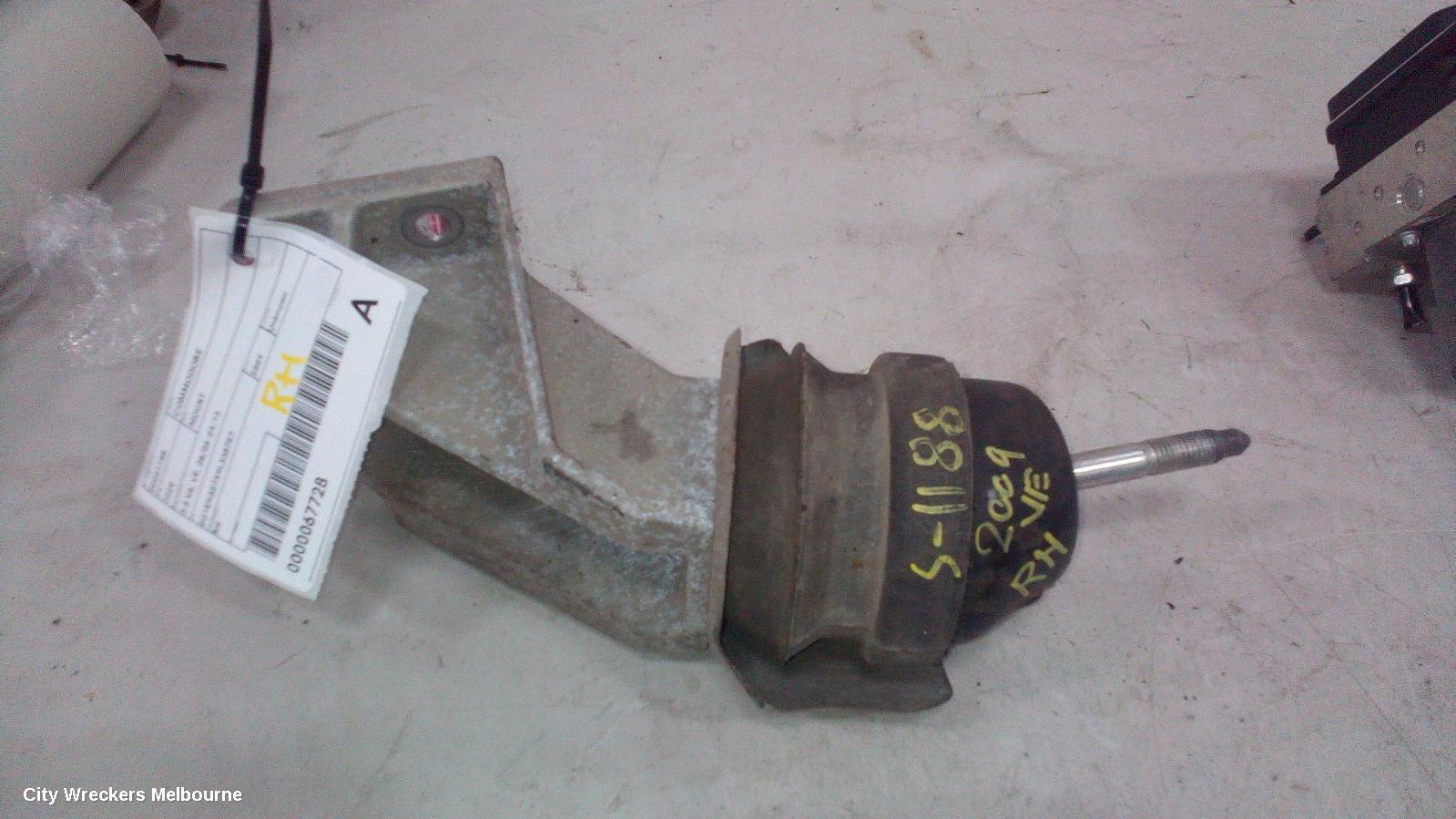 HOLDEN COMMODORE 2009 Mount
