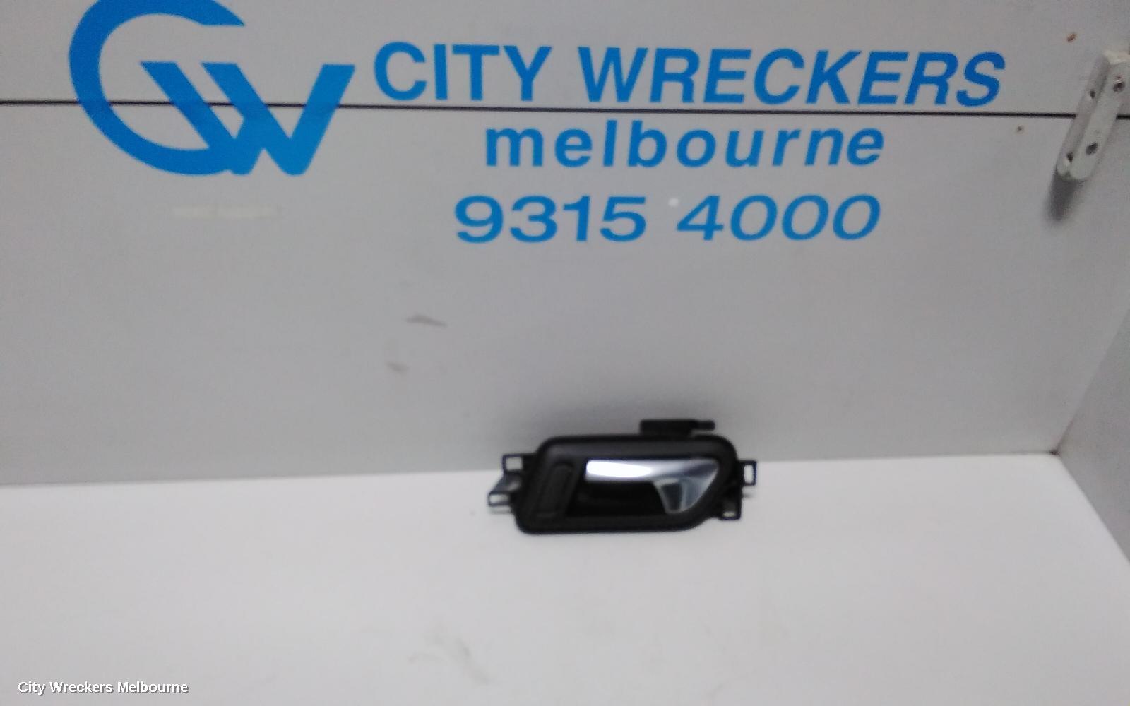 VOLKSWAGEN AMAROK 2012 Door Handle