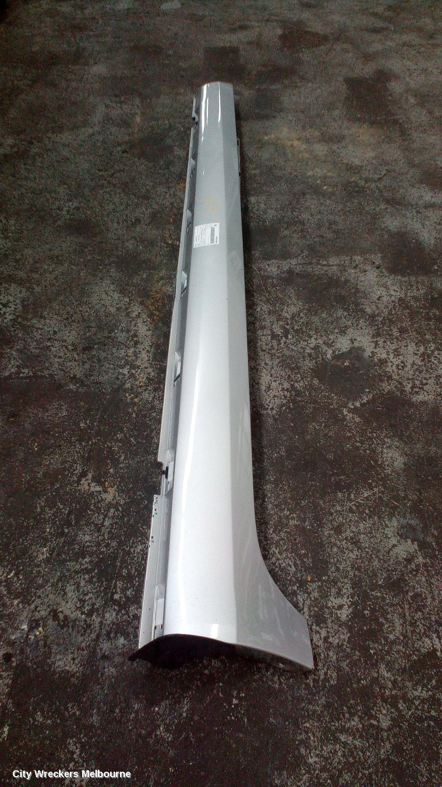 HOLDEN COMMODORE 2013 Side Step/Skirt