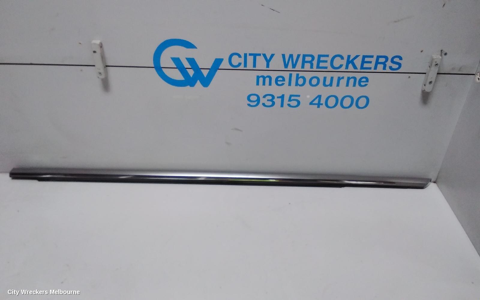 CHRYSLER 300C 2013 Body/Door Mould
