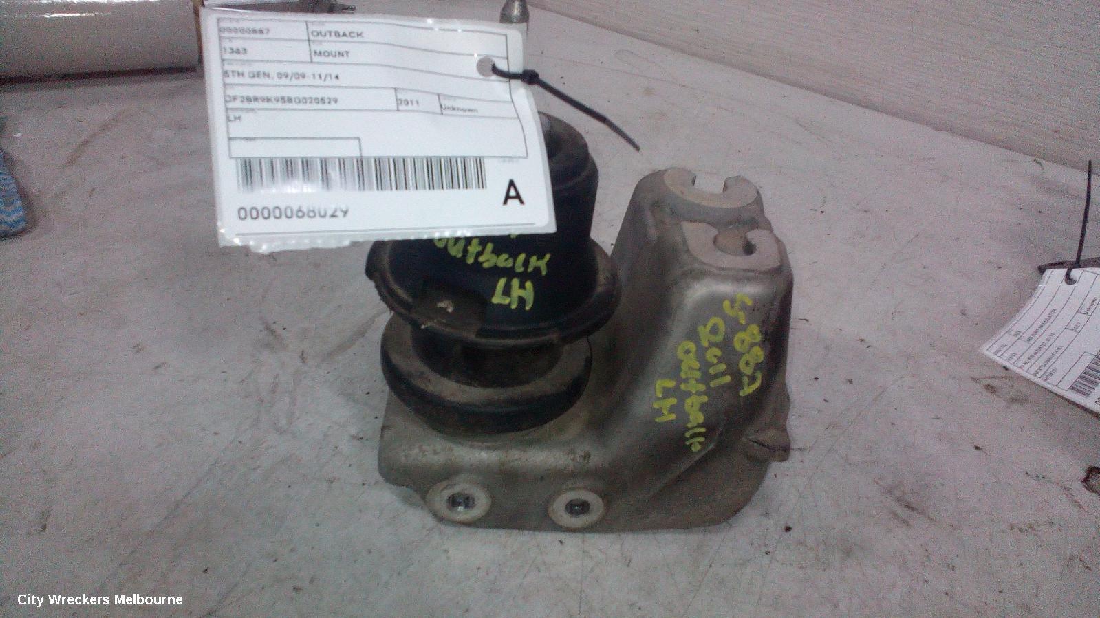 SUBARU OUTBACK 2011 Mount