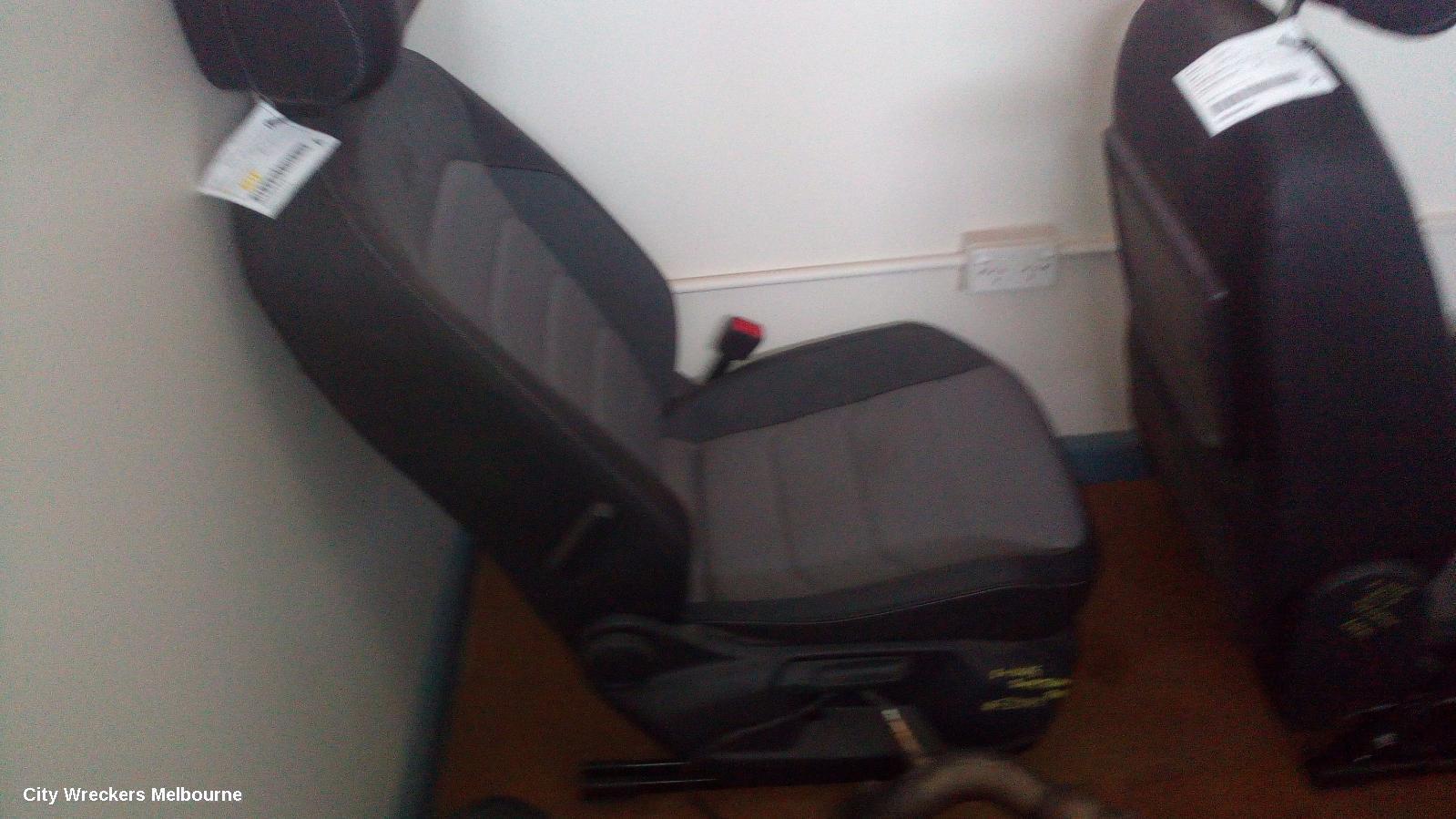VOLKSWAGEN TIGUAN 2019 Front Seat