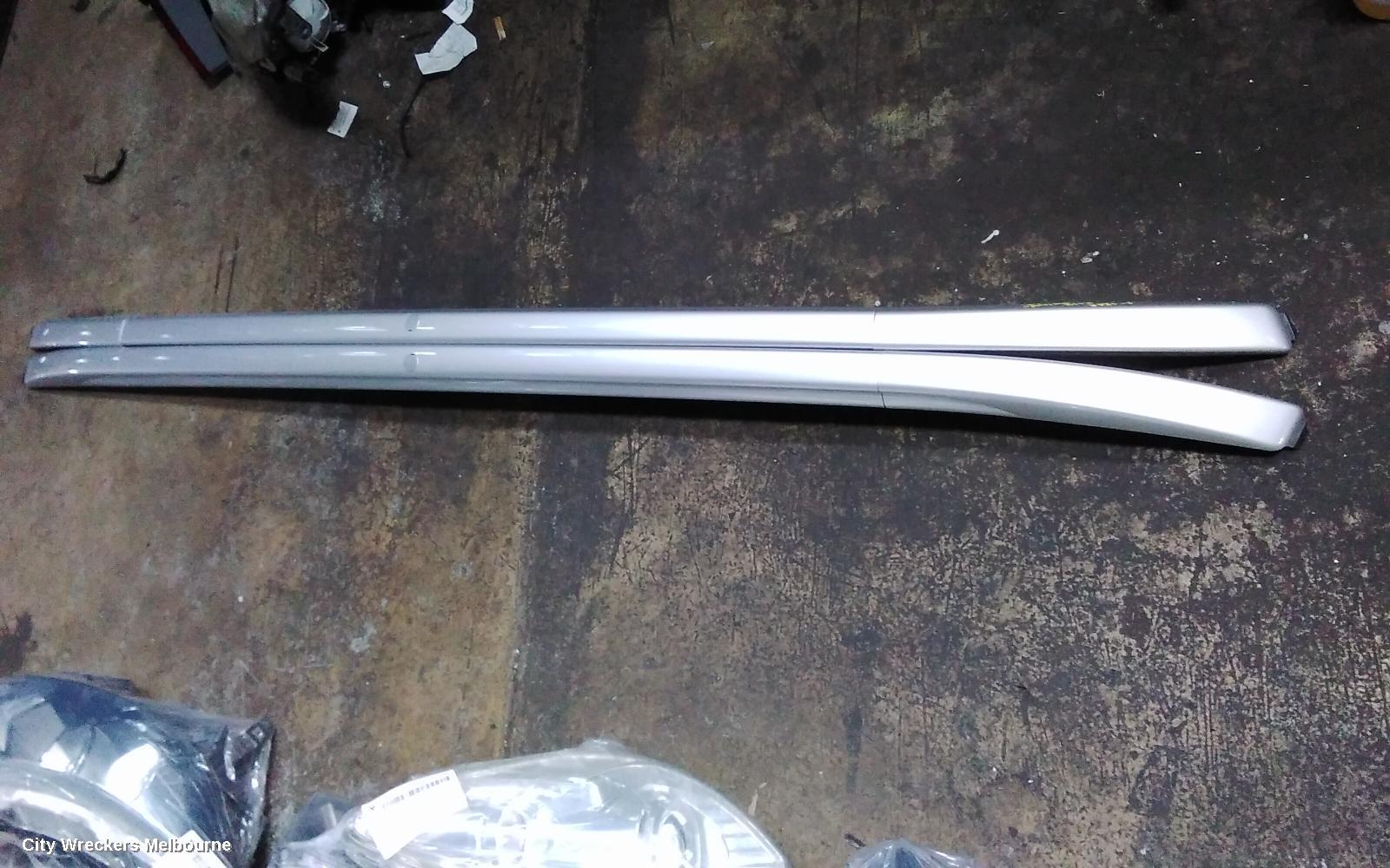 MITSUBISHI OUTLANDER 2018 Roof Rail