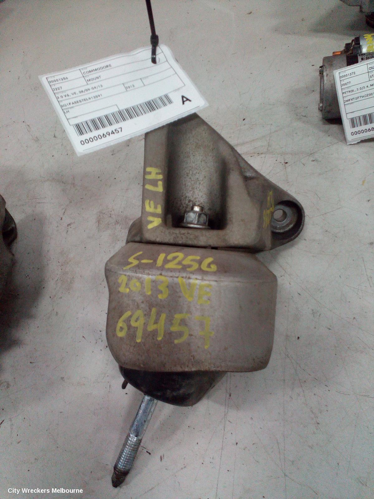 HOLDEN COMMODORE 2013 Mount